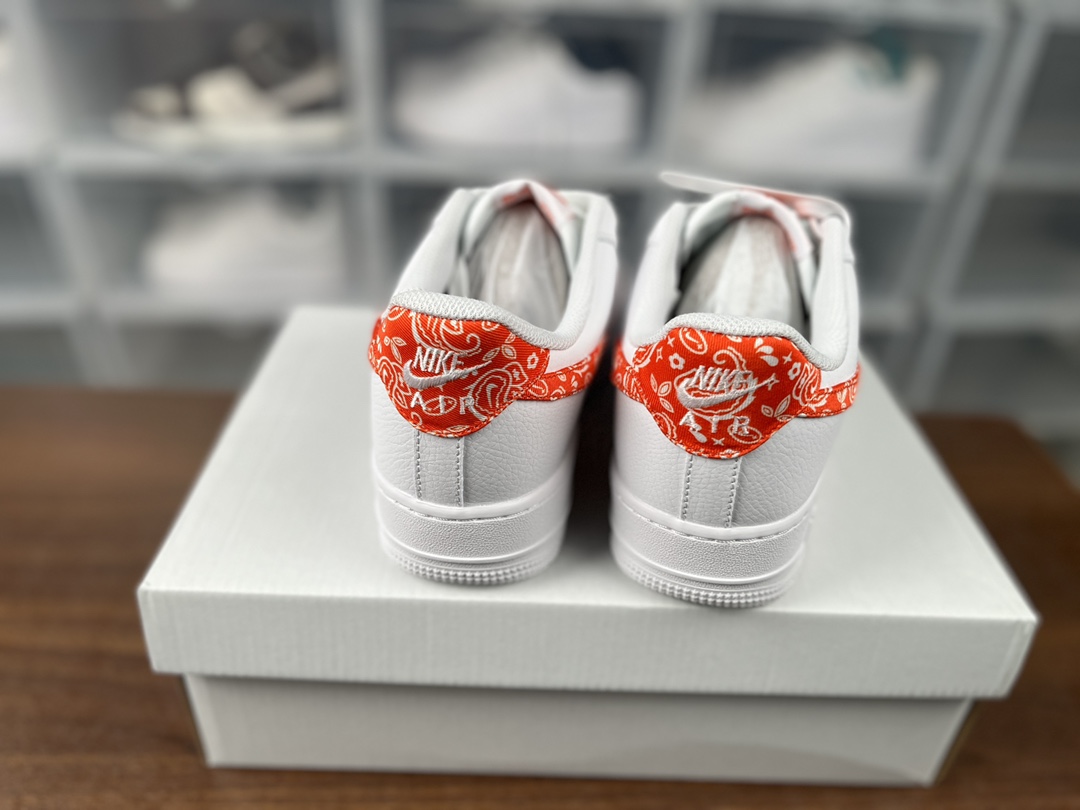 나이키 에어포스 1 '07 로우 오렌지 페이즐리 Nike Air Force 1 '07 Low Orange Paisley DJ9942-102