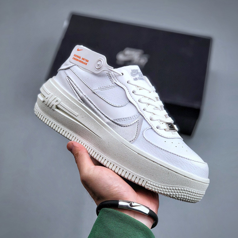 나이키 에어포스 1 플랫폼 서밋 화이트 메탈릭 실버 Nike Air Force 1 PLT.AF.ORM Summit White Metallic Silver DJ9946-101