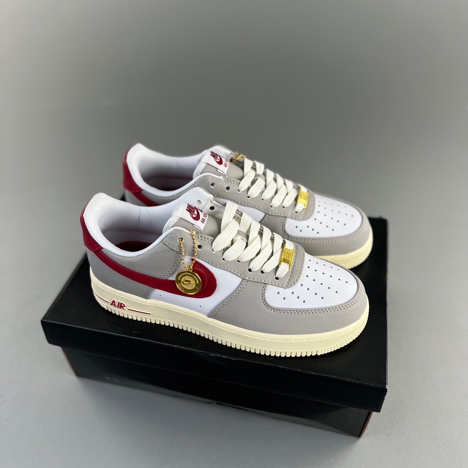 나이키 에어포스 1 '07 SE 펜던트 Nike Air Force 1 '07 SE Pandant DV7584-001