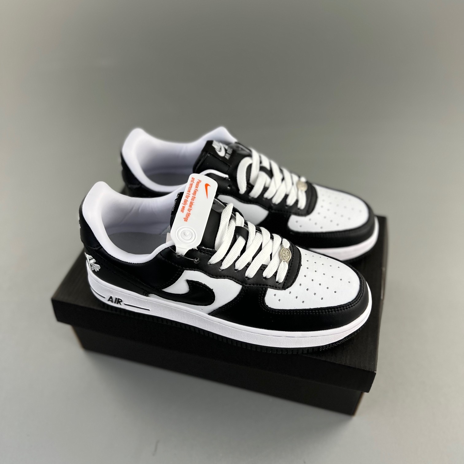 나이키 x 테러 스쿼드 에어포스 1 로우 QS 블랙아웃 Nike x Terror Squad Air Force 1 Low QS Blackout FJ5756-100 NPC20178