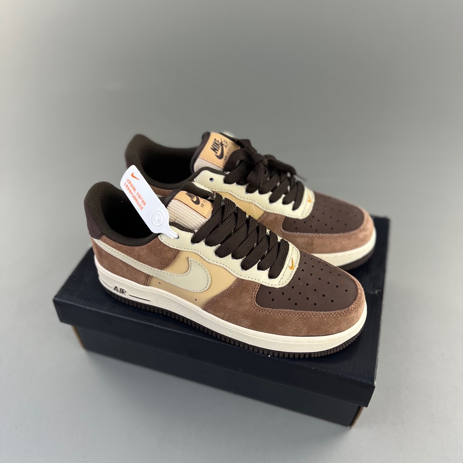 나이키 에어포스 1 '07 LV8 EMB 헴프 코코넛 밀크 Nike Air Force 1 '07 LV8 EMB Hemp Coconut Milk FB8878-200