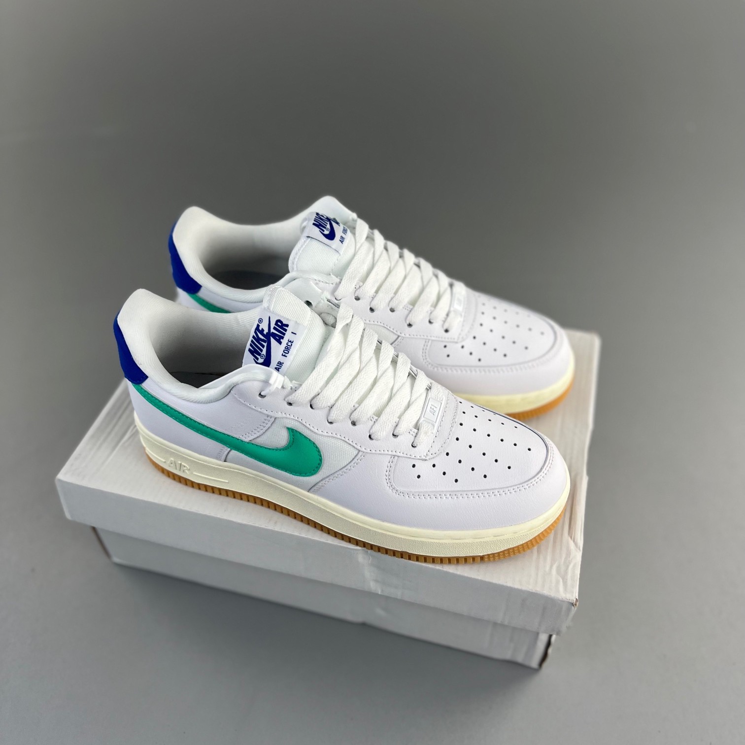 나이키 에어포스 1 '07 화이트 스타디움 그린 Nike Air Force 1 '07 White Stadium Green DD8959-110