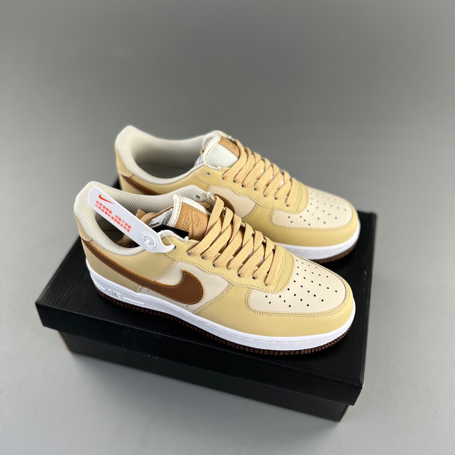 나이키 에어포스 1 로우 '07 LV8 펄 화이트 세서미 Nike Air Force 1 Low '07 LV8 Pearl White Sesame DQ7660-200