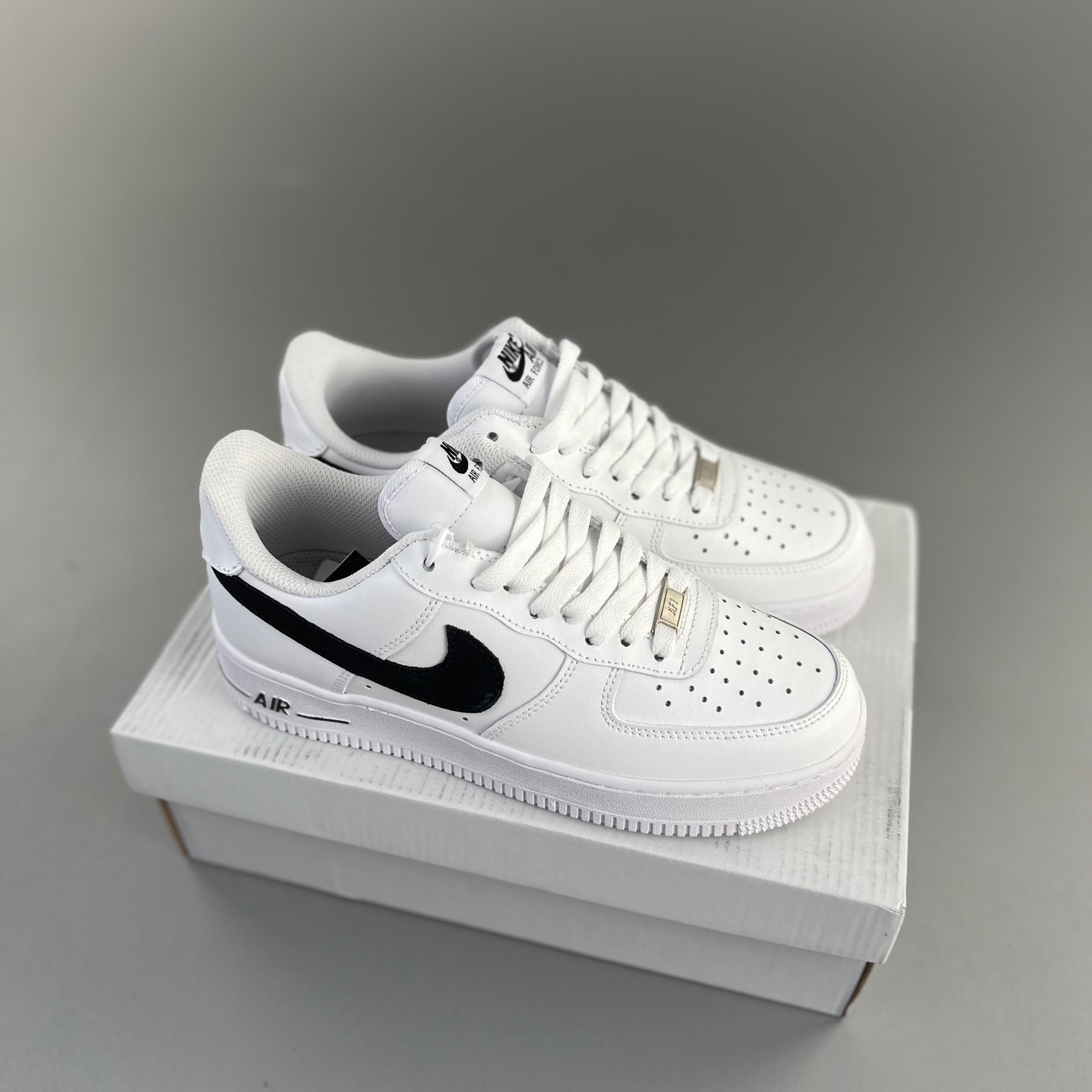나이키 에어포스 1 로우 화이트 블랙 Nike Air Force 1 Low White Black CJ0952-100 