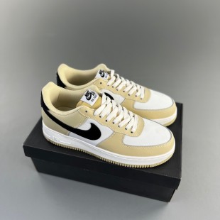 나이키 에어포스 1 '07 LX 팀 골드 앤 블랙 Nike Air Force 1 '07 LX Team Gold and Black DV7186-700