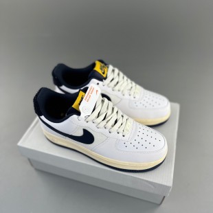 나이키 에어포스 1 '07 LV8 바시티 화이트 미드나잇 네이비 Nike Air Force 1 '07 LV8 Varsity White Midnight Navy DO5220-141