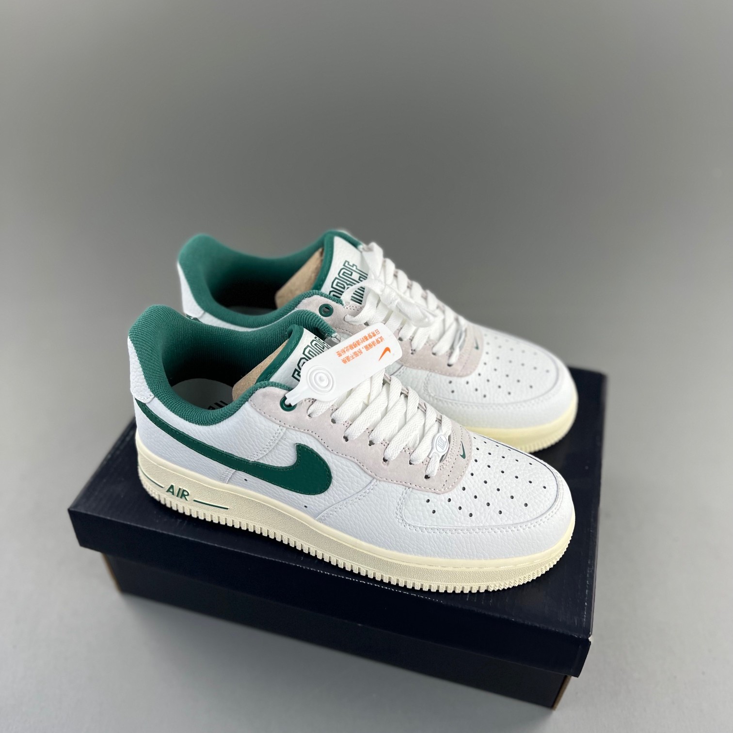 나이키 에어포스 1 '07 LX 서밋 화이트 골지 그린 Nike Air Force 1 '07 LX Summit White Gorge Green DR0148-102