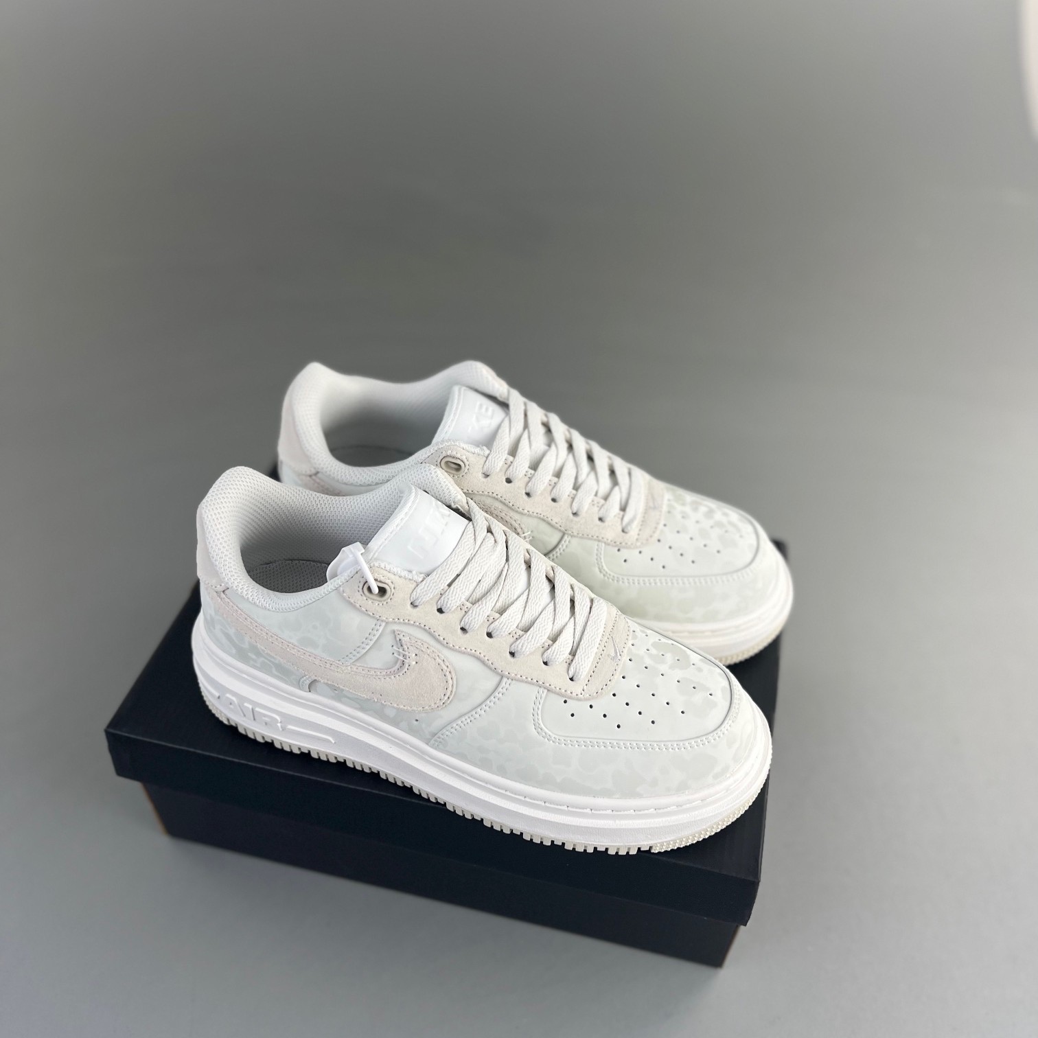 나이키 에어포스 1 럭스 서밋 화이트 Nike Air Force 1 Luxe Summit White DD9605-100