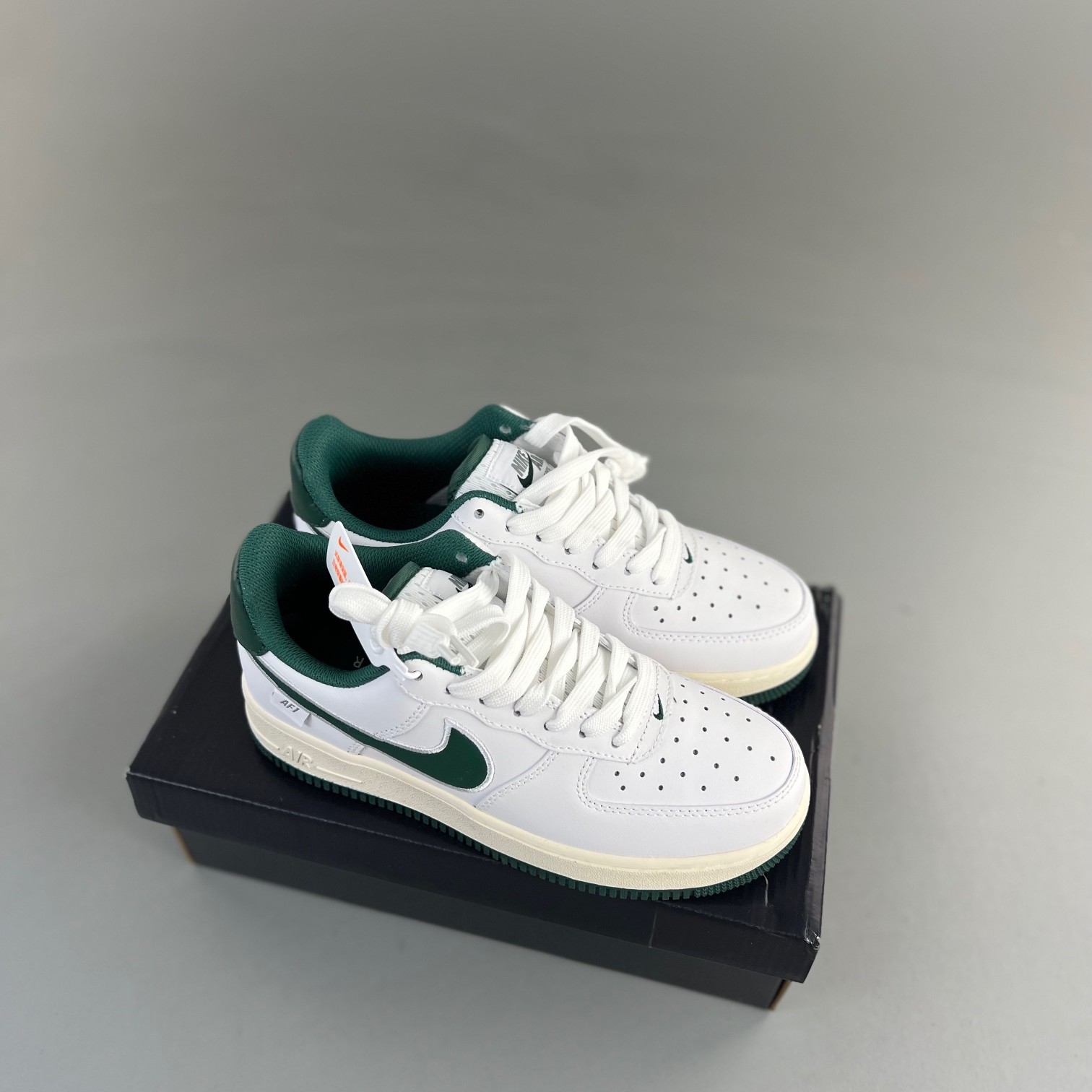나이키 에어포스 1'07 로우 FV0392-100 white-green