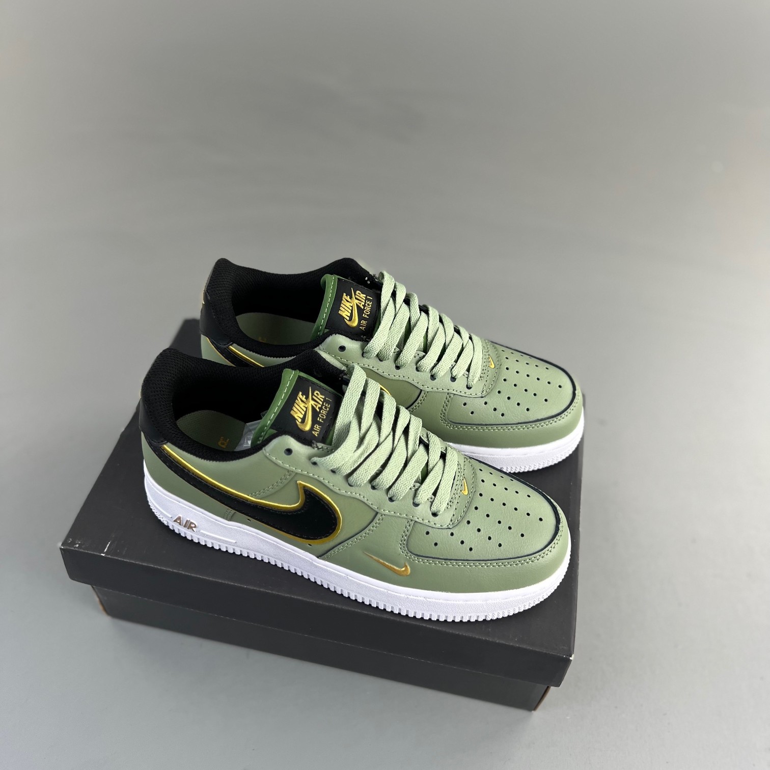 나이키 에어포스 1 React LV8 DA8481-300 green-black-gold