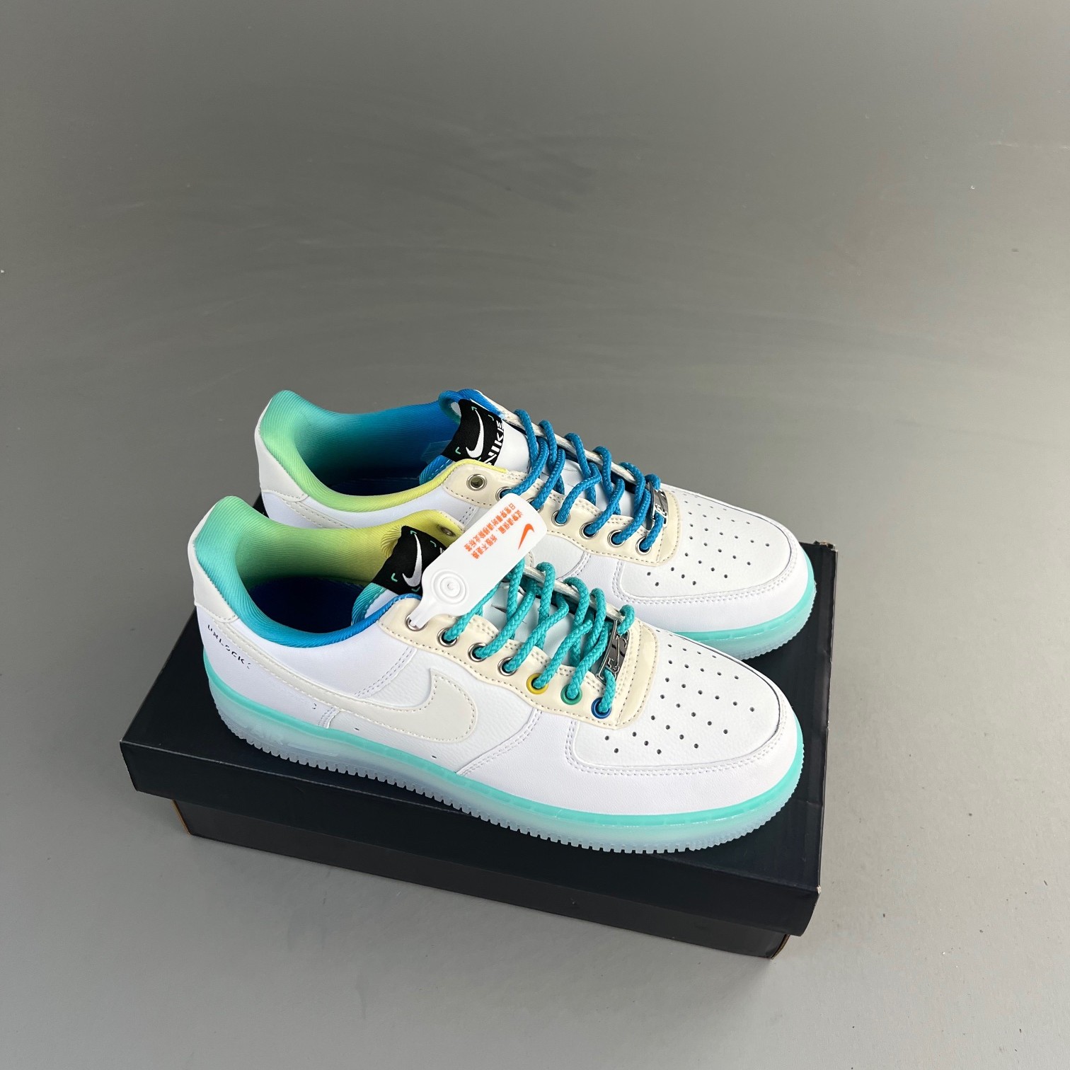 나이키 에어포스 1 로우 '07 프리미엄 언락 유어 스페이스 Nike Air Force 1 Low '07 PRM Unlock Your Space FJ7066-114