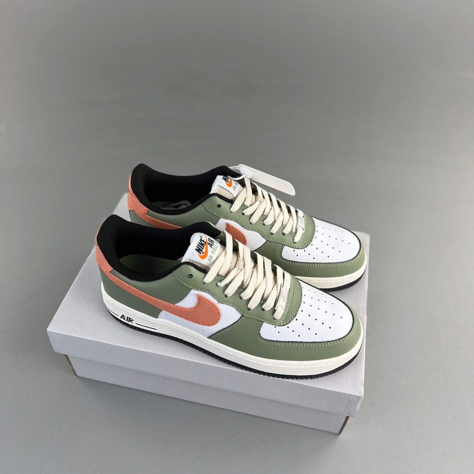 나이키 에어포스 1 '07 로우 오일 그린 세이프티 오렌지 Nike Air Force 1 '07 Low Oil Green Safety Orange FD0758-386