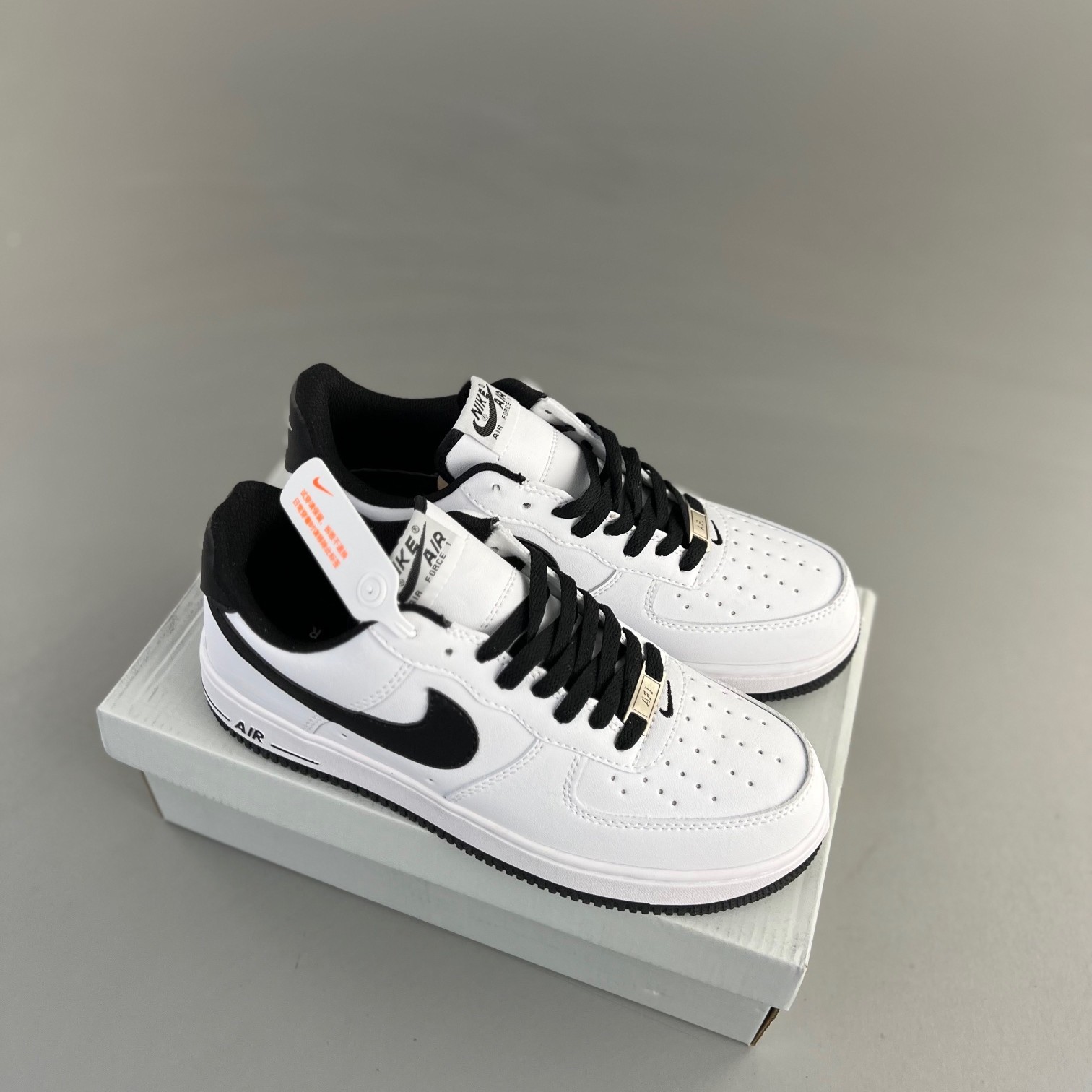 나이키 에어포스 1 '07 화이트 블랙 Nike Air Force 1 '07 White Black DH7561-102