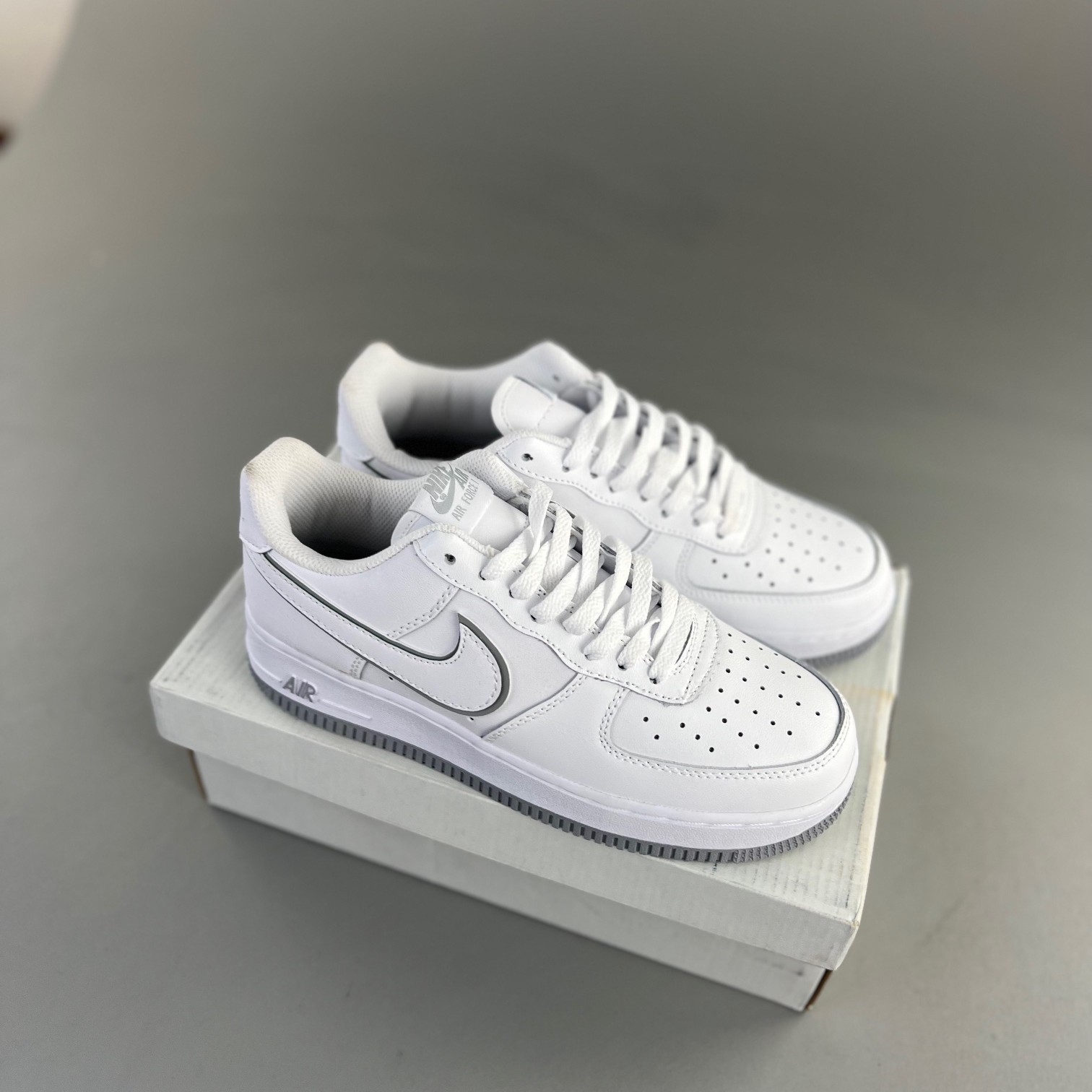 나이키 에어포스 1 화이트 울프 그레이 Nike Air Force 1 White Wolf Grey DX5805-100