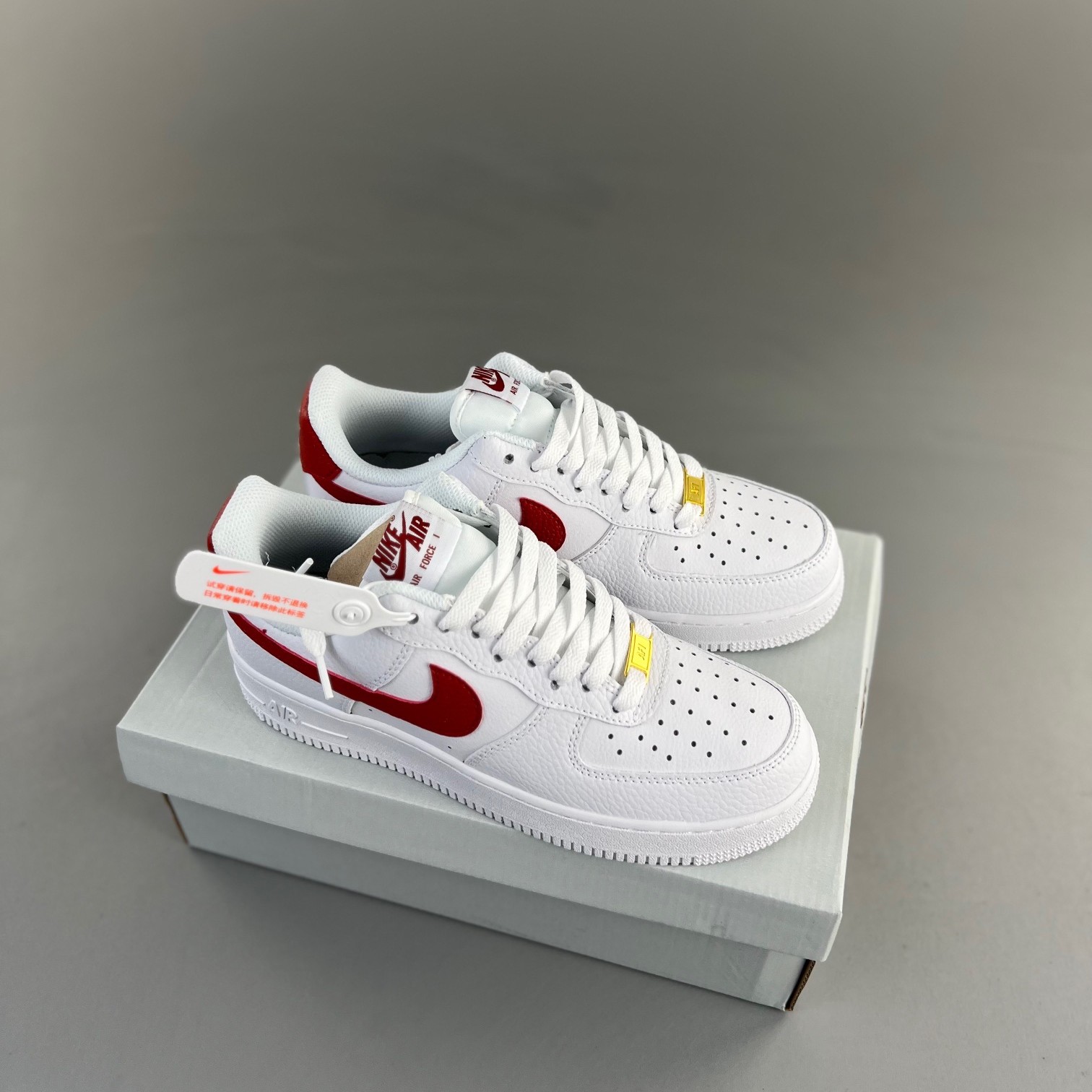 나이키 에어포스 1 '07 로우 화이트 팀 레드 Nike Air Force 1 '07 Low White Team Red CZ0326-100