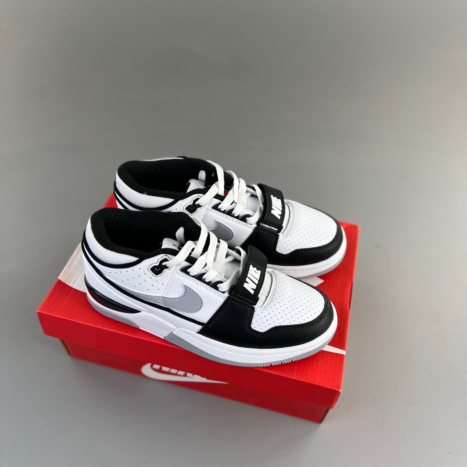 나이키 x 빌리 아일리시 에어 알파 포스 88 블랙 앤 화이트 Nike x Billie Eilish Air Alpha Force 88 Black and White DZ6763-102