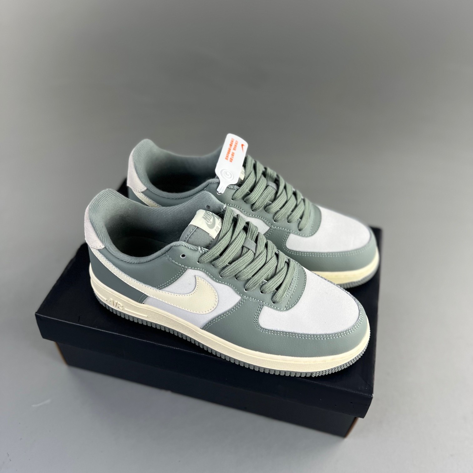 나이키 에어포스 1 '07 LX 미카 그린 Nike Air Force 1 '07 LX Mica Green DV7186-300