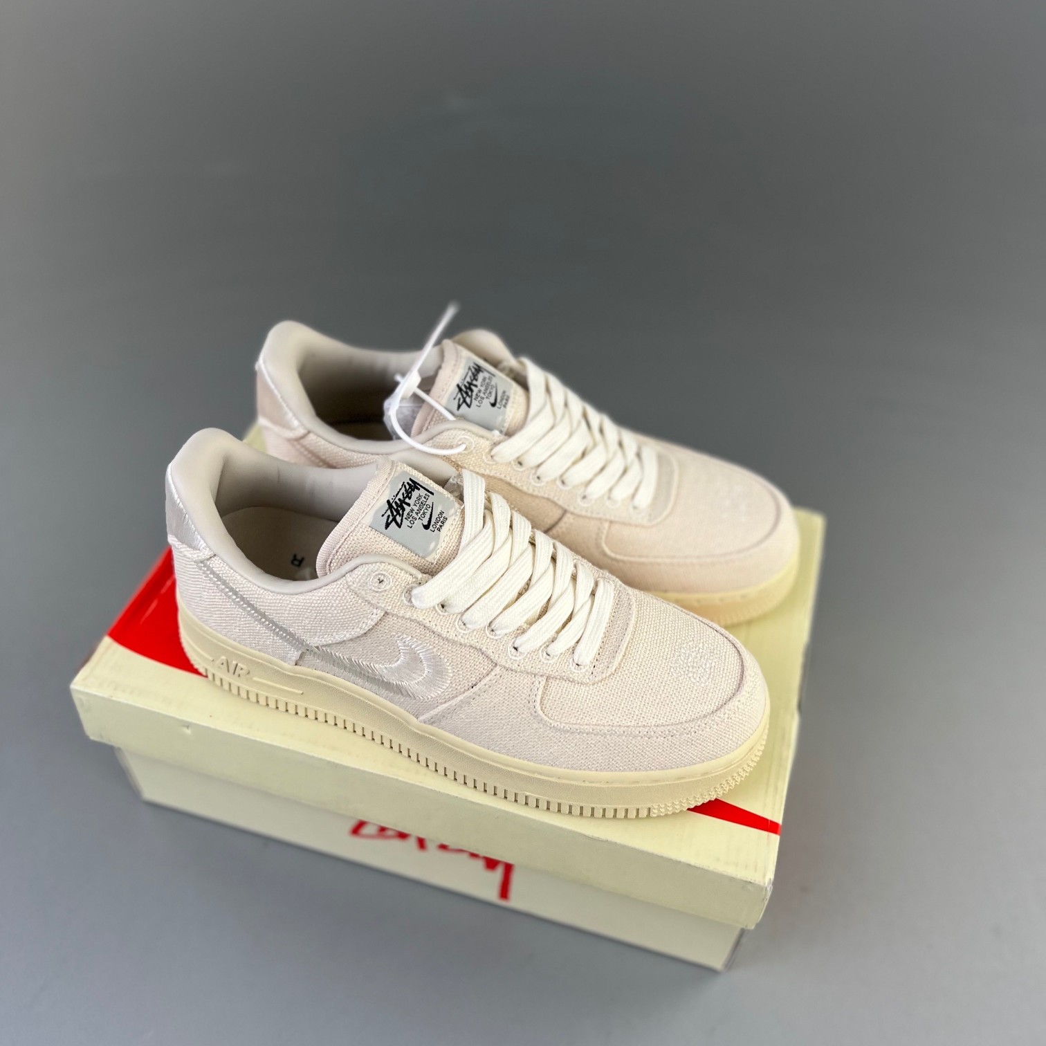 나이키 x 스투시 에어포스 1 로우 파슬 Nike x Stussy Air Force 1 Low Fossil CZ9084-200 