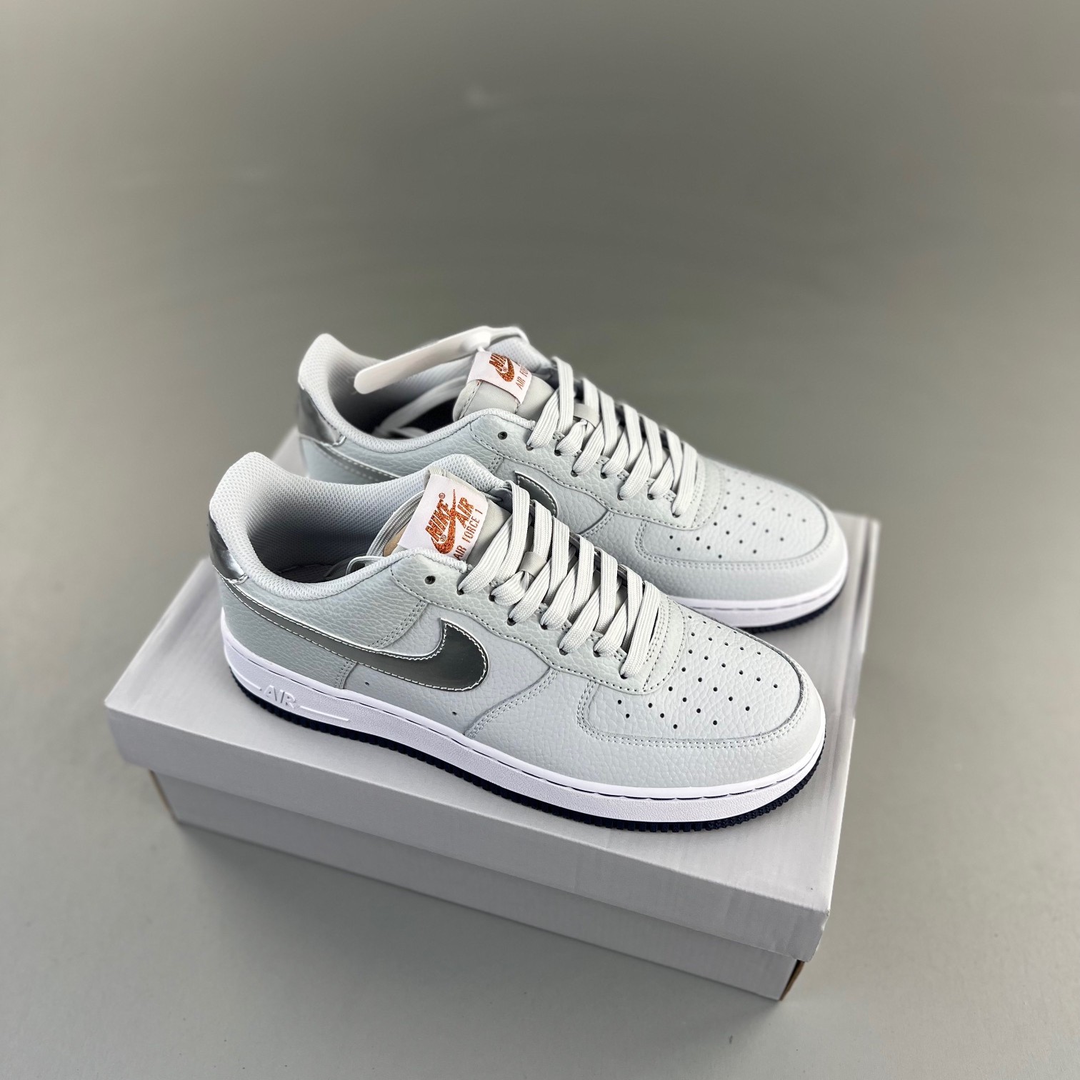 나이키 에어포스 1 퓨어 플래티넘 메탈릭 실버 Nike Air Force 1 Pure Platinum Metallic Silver CT3839-004
