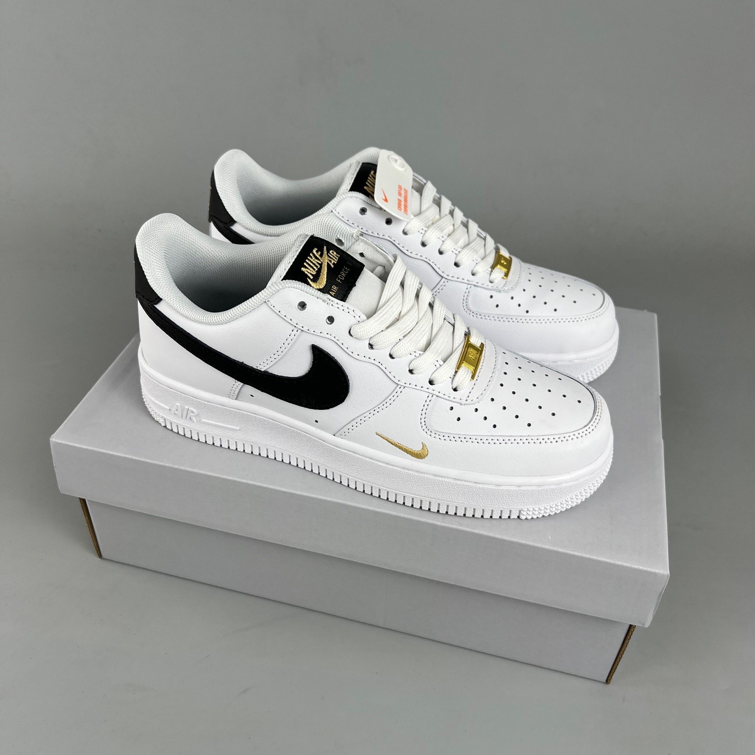 나이키 에어포스 1 '07 에센셜 화이트 블랙 Nike Air Force 1 '07 Essential White Black CZ0270-102