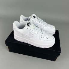 나이키 에어포스 1 '07 에센셜 화이트 페이즐리 Nike Air Force 1 '07 Essential White Paisley DJ9942-100