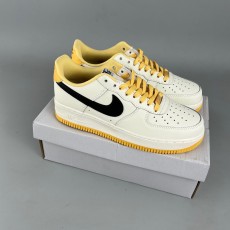 나이키 에어포스 1 Low Retro “Since 82” DX1156-100