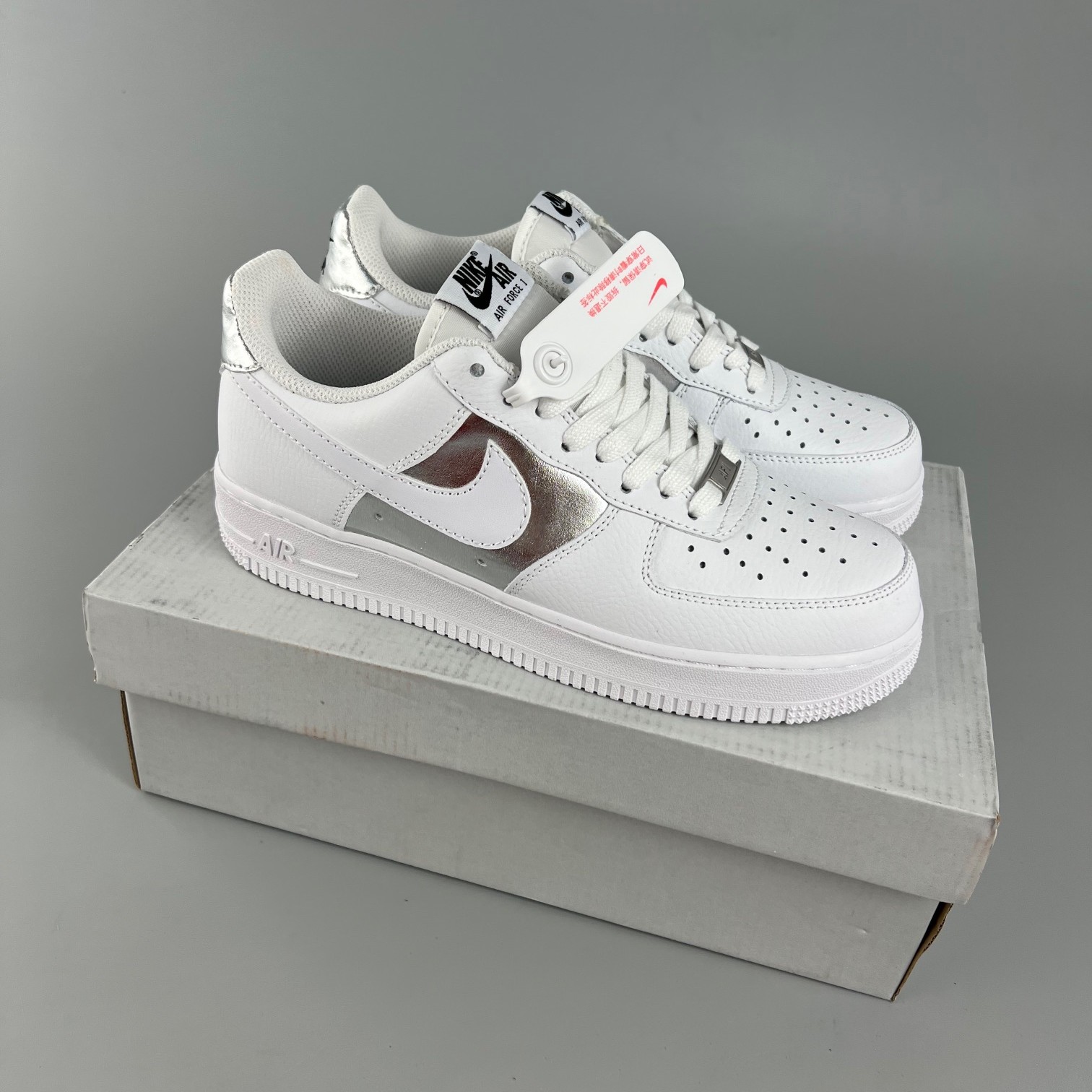나이키 에어포스 1 '07 화이트 메탈릭 실버 Nike Air Force 1 '07 White Metallic Silver DD8959-104