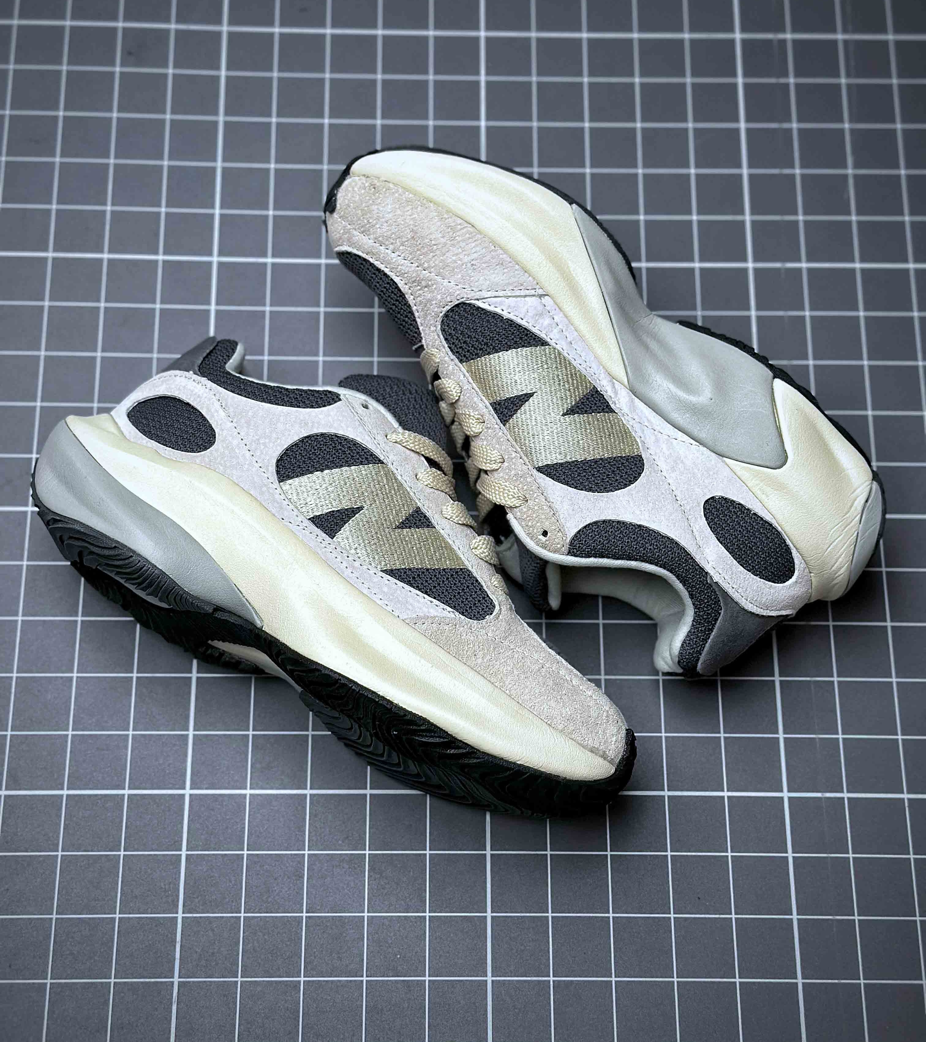 뉴발란스 워프트 러너 New Balalnce Warped Runner NWB250004
