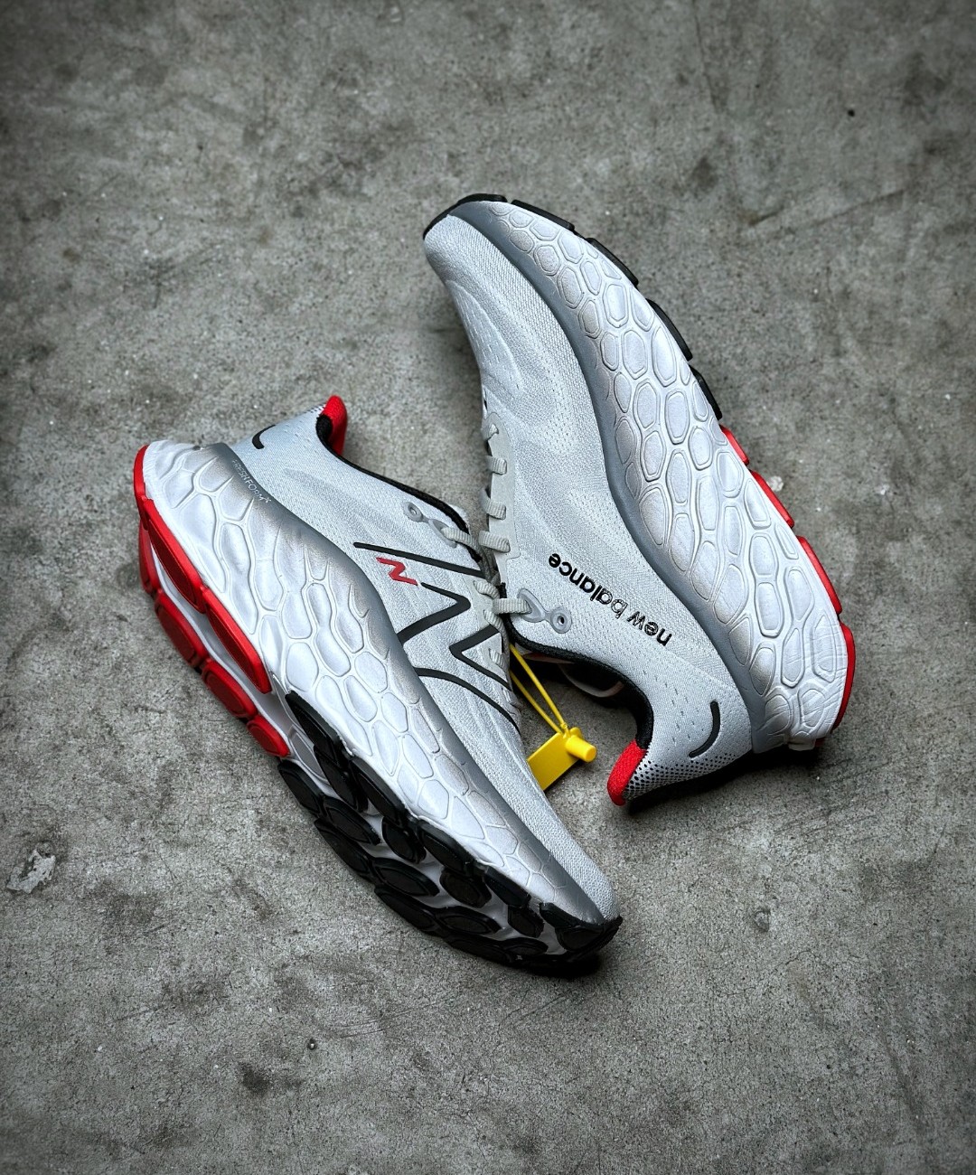 뉴발란스 프레쉬폼 X 모어 v4 New Balalnce Fresh Foam X More v4 NWB250027