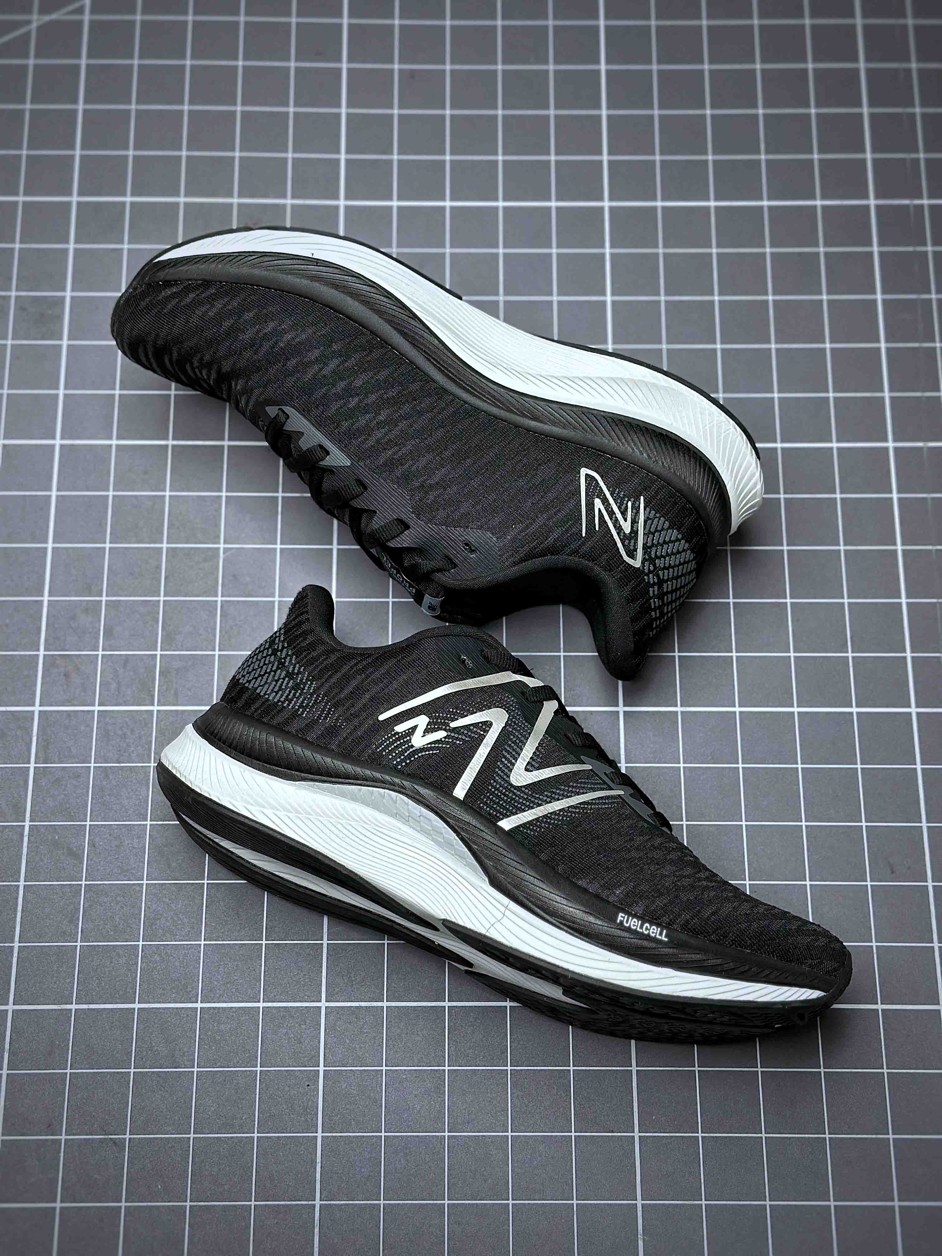 뉴발란스 프레쉬 폼 X 1080 New Balance Fresh Foam X NWB210003