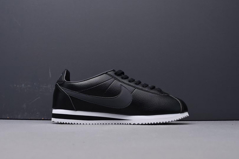 나이키 클래식 코르테즈 Nike Classic Cortez 749571-011