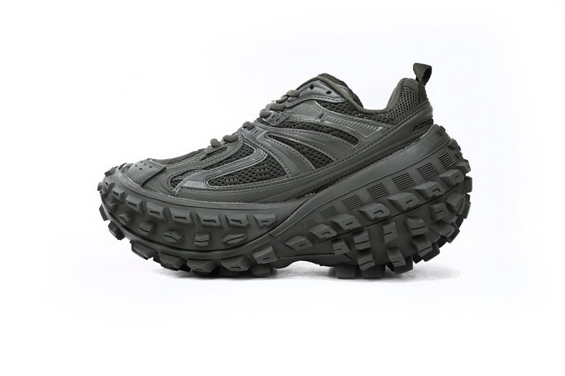 발렌시아가 Defender Black 685613 W2RA6 1000