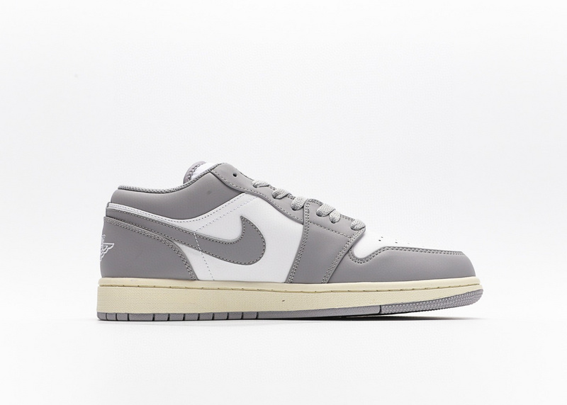 나이키 조던 1 로우 스텔스 앤 화이트 Jordan 1 Low Stealth and White 553558-053