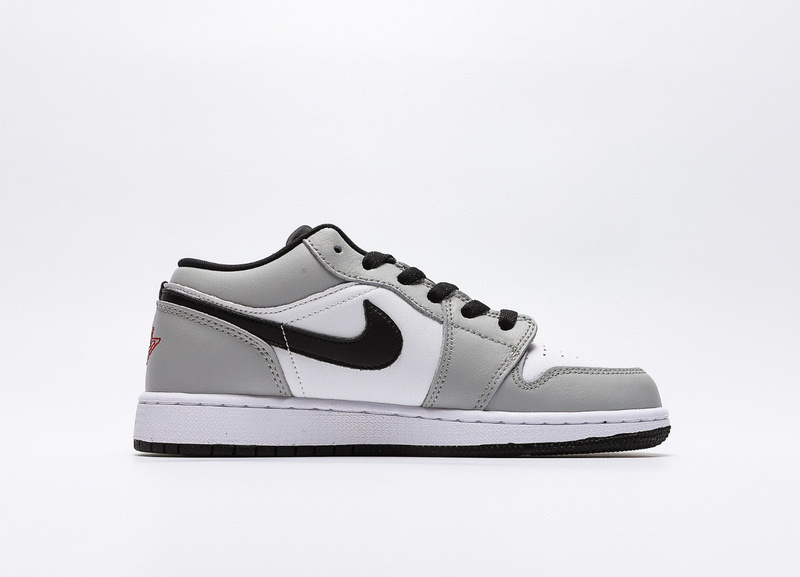 나이키 조던 1 로우 라이트 스모크 그레이 (GS) Jordan 1 Low Light Smoke Grey 553560-030