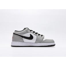 나이키 조던 1 로우 라이트 스모크 그레이 (GS) Jordan 1 Low Light Smoke Grey 553560-030