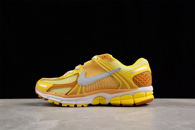 나이키 줌 보메로 5 SP NIKE zoom Vomero 5 SP FJ4453-765
