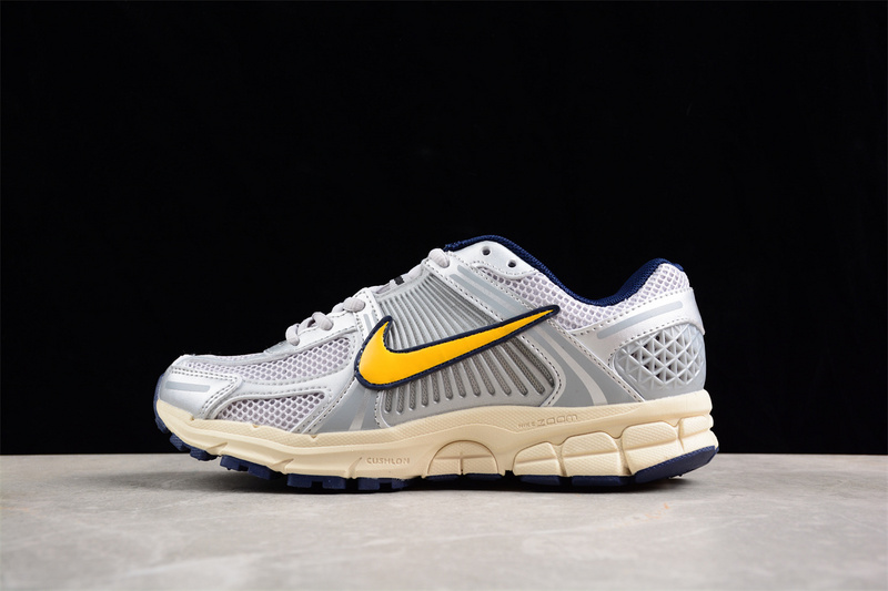 나이키 줌 보메로 5 SP NIKE zoom Vomero 5 SP FJ4151-001
