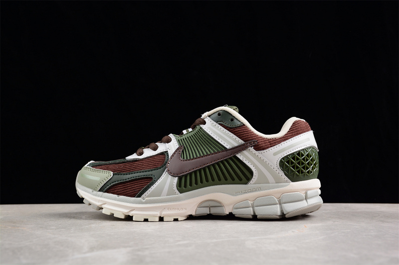 나이키 줌 보메로 5 SP NIKE zoom Vomero 5 SP FD0884-028