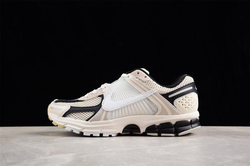 나이키 줌 보메로 5 SP NIKE zoom Vomero 5 SP FN7469-110