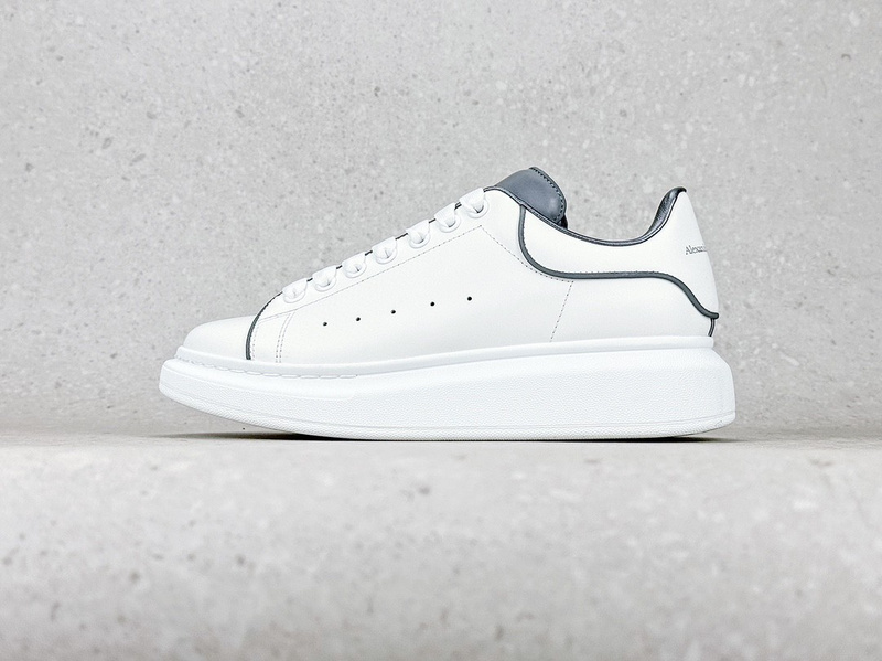 알렉산더 맥퀸 오버솔 Alexander McQueen White Reflective MCQ10001