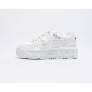 발렌티노 원 스터드 XL 나파 레더 로우 탑 스니커즈 화이트 Valentino One Stud XL Nappa Leather Low Top Sneaker White S0G37XTM0BO