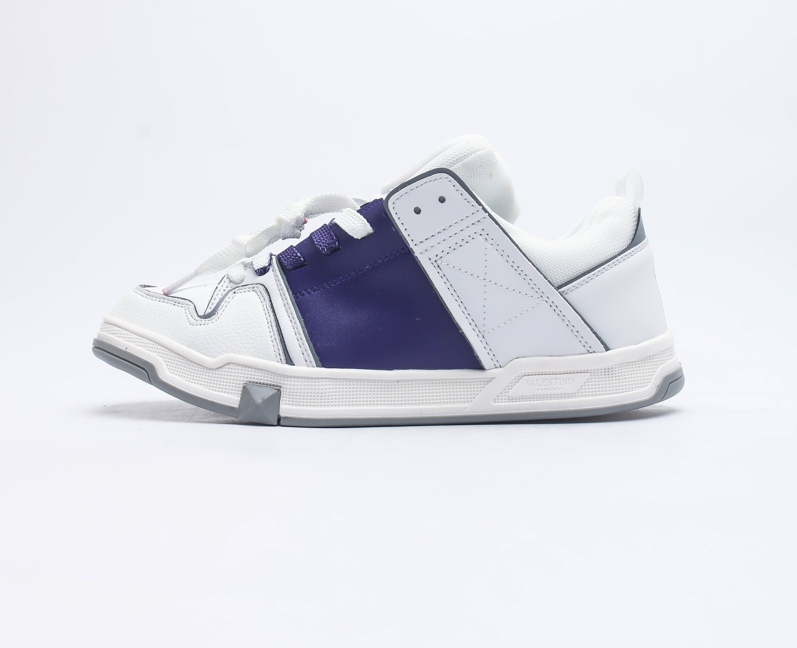 발렌티노 오픈 스케이트 카프스킨 & 패브릭 스니커즈 화이트 퍼플 Valentino Open Skate Calfskin and Fabric Sneakers White purple VFMK0809ZNL