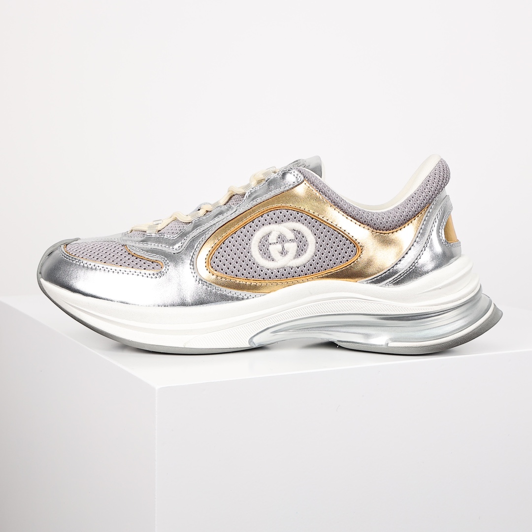 구찌 여성 런 스니커즈 실버 메탈릭 레더 746939 AAC67 8143