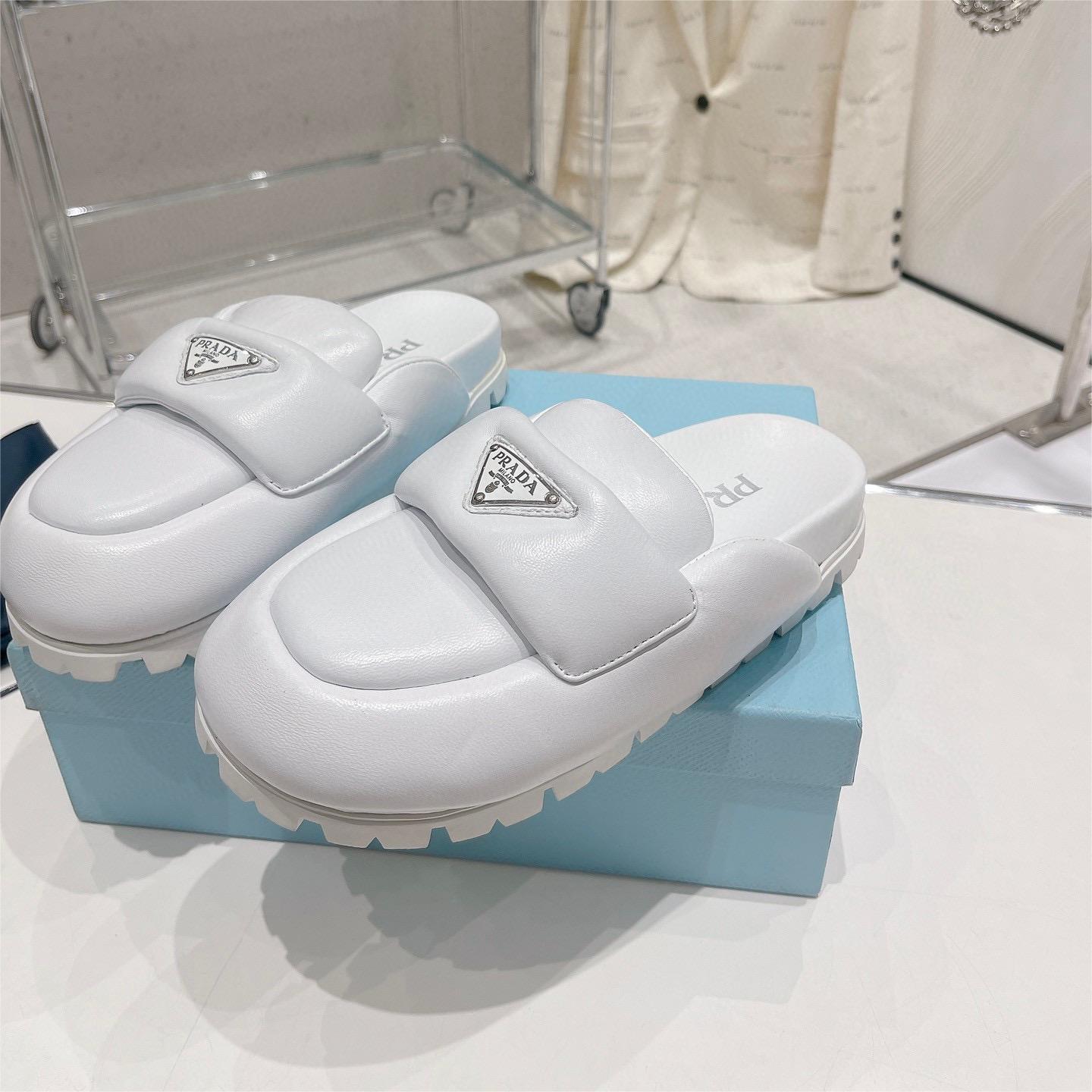 프라다 PRADA 소프트 패딩 나파 가죽 사보 데저트 화이트 1S084N_2DL8_F0F24_F_020