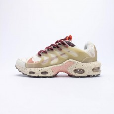나이키 에어맥스 테라스케이프 플러스 펄 화이트 앤 다크 비트룻 Nike Air Max Terrascape Plus Pearl White and Dark Beetroot DC6078-200