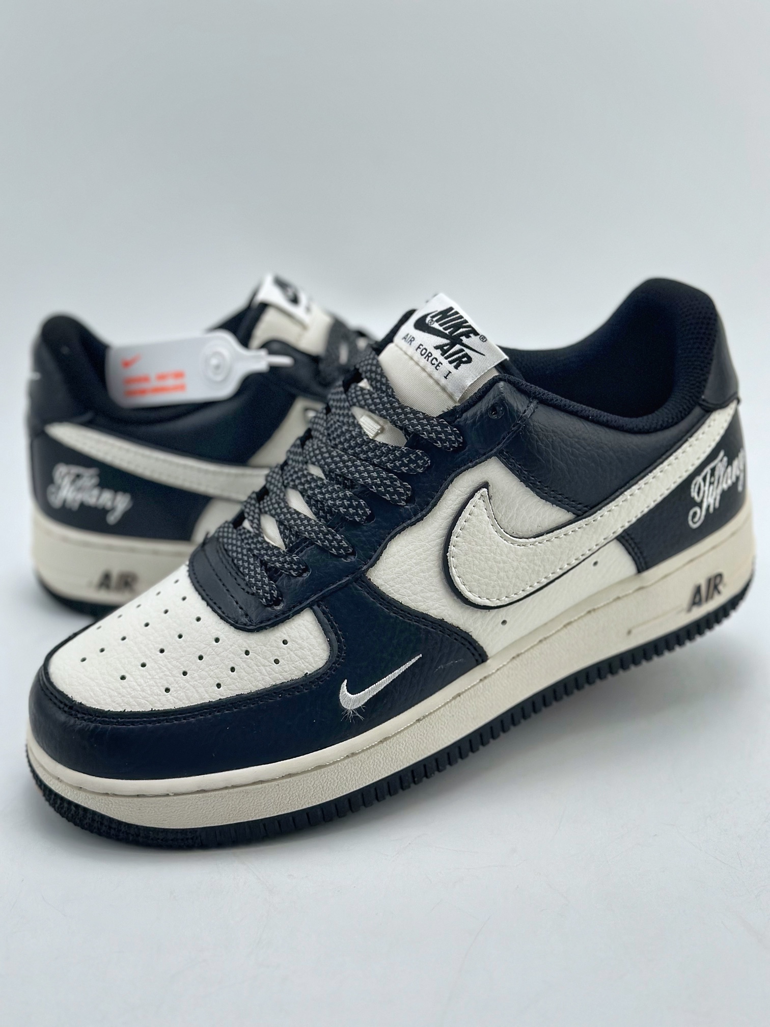 나이키 에어포스 1 07 로우 Nike Air Force 1'07 Low AE1686-003