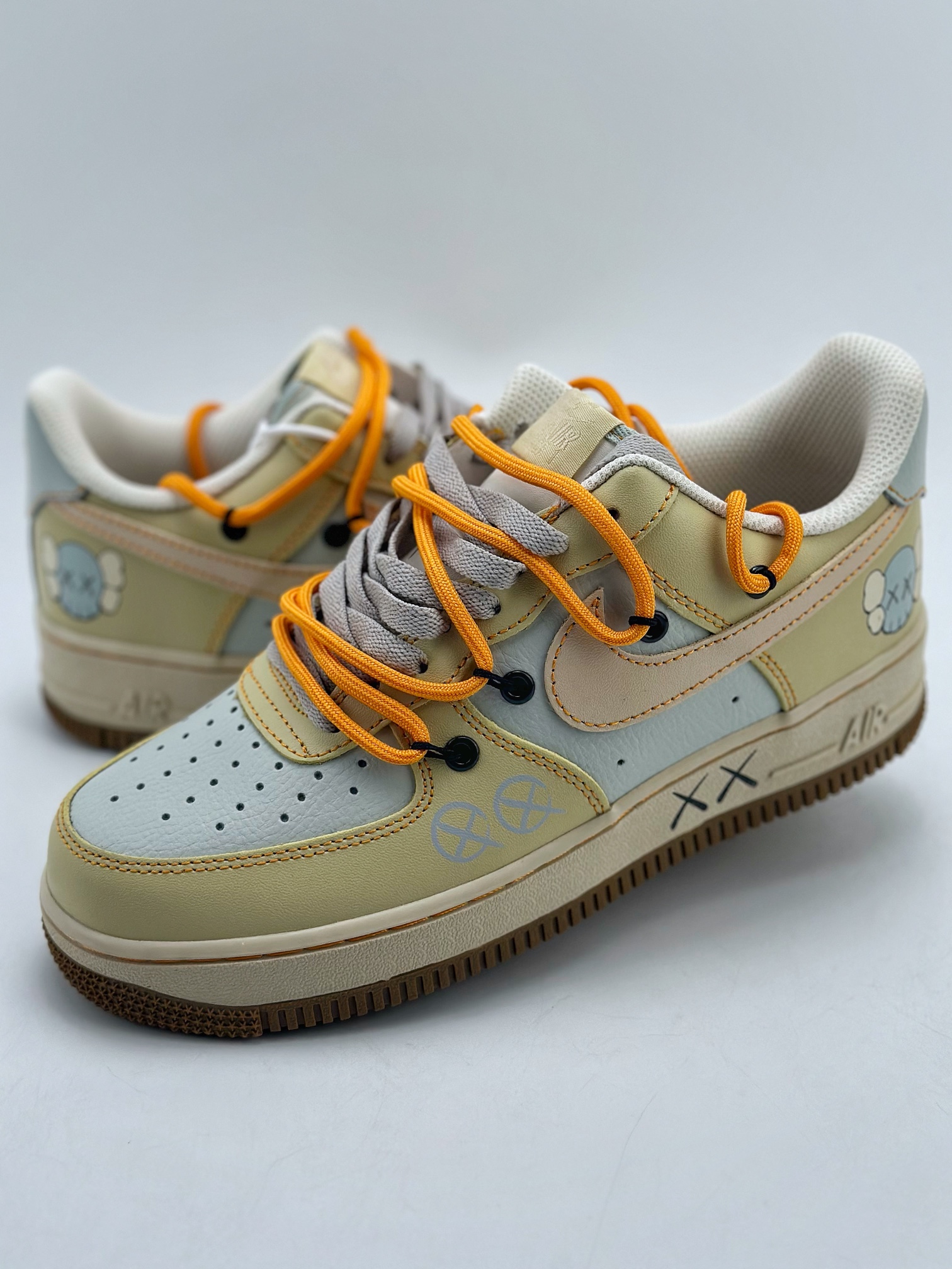 나이키 에어포스 1 07 로우 Nike Air Force 1 Low 07 x KAWS KS6869-111