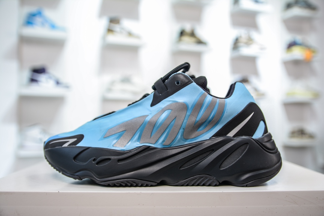 아디다스 이지 부스트 700 MNVN Adidas Yeezy Boost 700 MNVN GZ3079