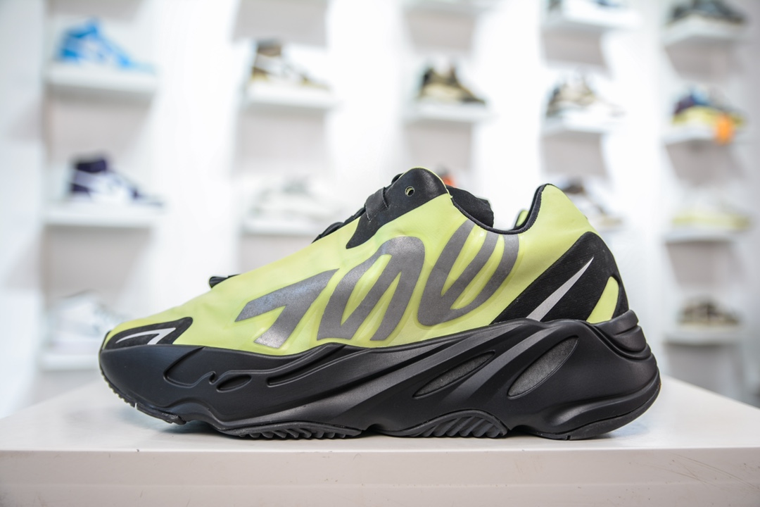 아디다스 이지 부스트 700 MNVN Adidas Yeezy Boost 700 MNVN Phosphor FY3727
