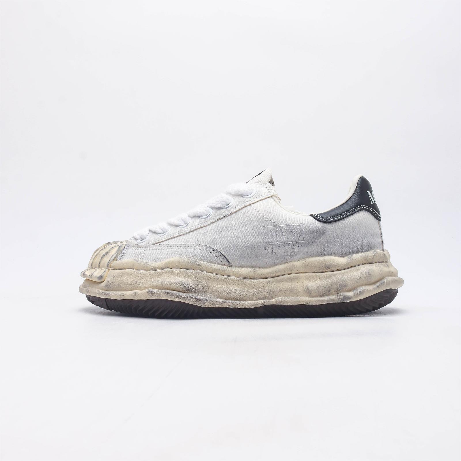 메종 미하라 야스히로 블레이키 OG 솔 디스트레스 캔버스 로우탑 스니커즈 화이트 Maison Mihara Yasuhiro Blakey OG Sole Distressed Canvas Low-top Sneakers White A10FW712-WHITE